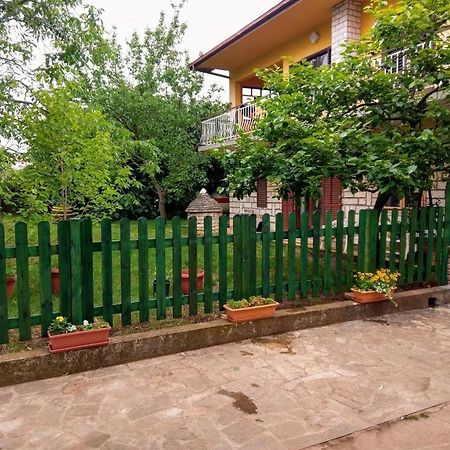 Apartment Sanja Near The Sea, Spacious And Green :) Pula Exterior photo